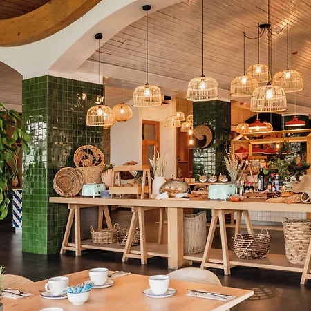 Zel Costa Brava Resort 3*